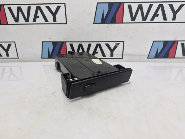 Bekerhouder OEM 7047145 voor BMW E60/E61 - Gebruikt image 2