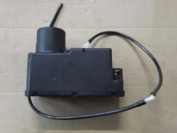 Couvercle pompe verrou central OEM 1H0 962 257 VW image 3