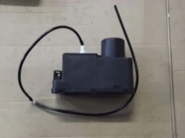 Couvercle pompe verrou central OEM 1H0 962 257 VW image 4