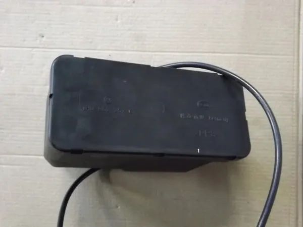 Couvercle pompe verrou central OEM 1H0 962 257 VW image 5