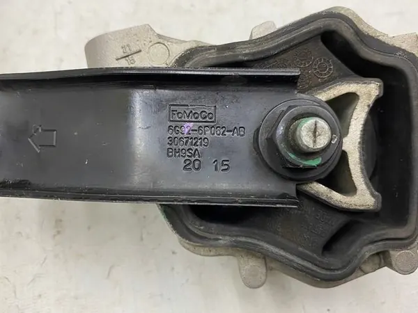 Volvo Moottorin Kiinnike 31330138 image 2