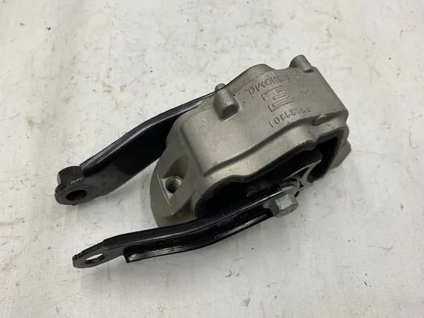 Volvo Moottorin Kiinnike 31330138 image 3