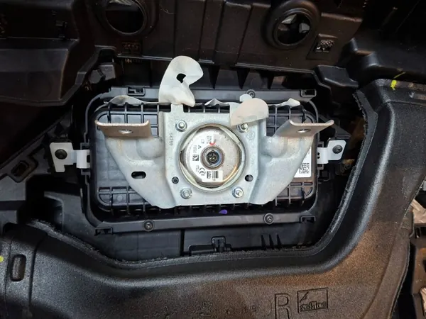 Renault OE Konsolipaneeli OEM S26312906 - Käytetty image 8
