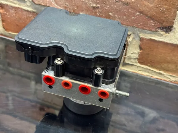 OPEL CORSA ABS POMP 0265957058 image 2