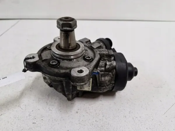 Bomba de inyección OEM 03L130755D para VW Passat B7 image 2