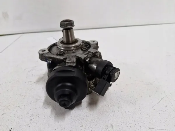 Bomba de inyección OEM 03L130755D para VW Passat B7 image 4
