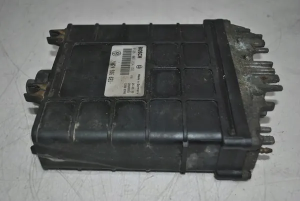 Moottorin ohjausyksikkö VW Transporter T4 0281001154 image 2