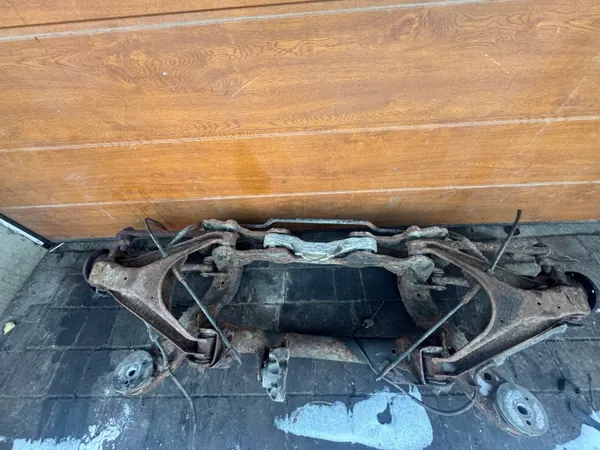 Viga suspensão traseira OEM para Passat B5 4x4 - Usada image 2