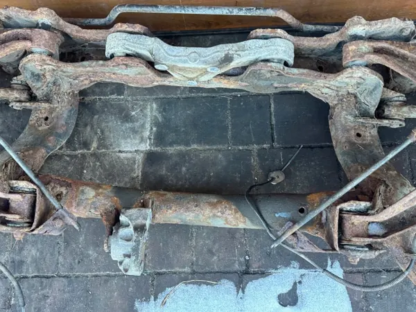 Viga suspensão traseira OEM para Passat B5 4x4 - Usada image 3