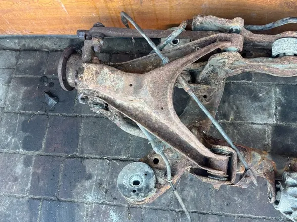 Viga suspensão traseira OEM para Passat B5 4x4 - Usada image 4