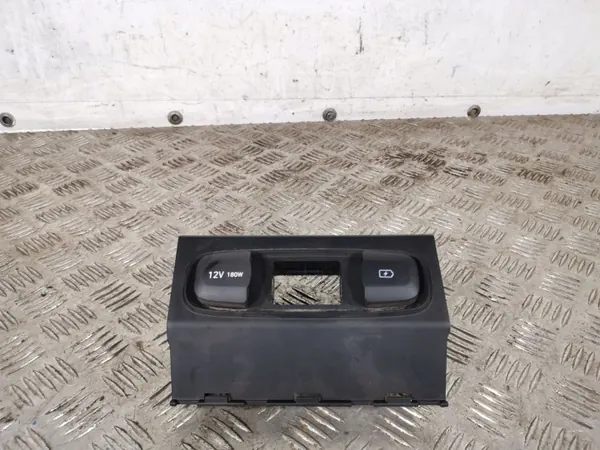 Enchufe USB Hyundai Santa Fe OEM FBZ11940 image 2
