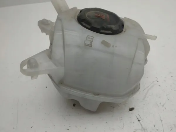 Audi A1 2022 Kühlmittel-Ausdehnungsbehälter OEM 2Q0121407D image 2