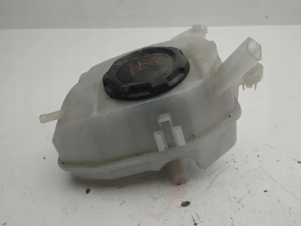 Audi A1 2022 Kühlmittel-Ausdehnungsbehälter OEM 2Q0121407D image 5