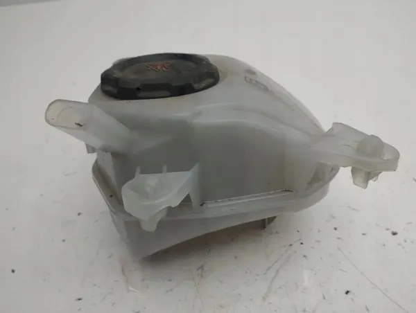 Audi A1 2022 Kühlmittel-Ausdehnungsbehälter OEM 2Q0121407D image 6