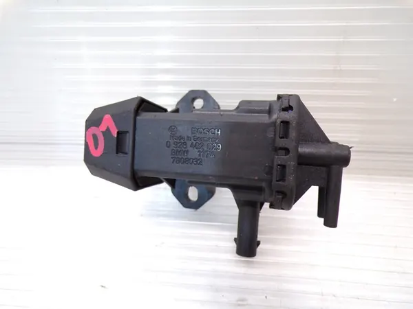 Válvula de vácuo BMW F10 F20 X5 F15 7808032 image 2