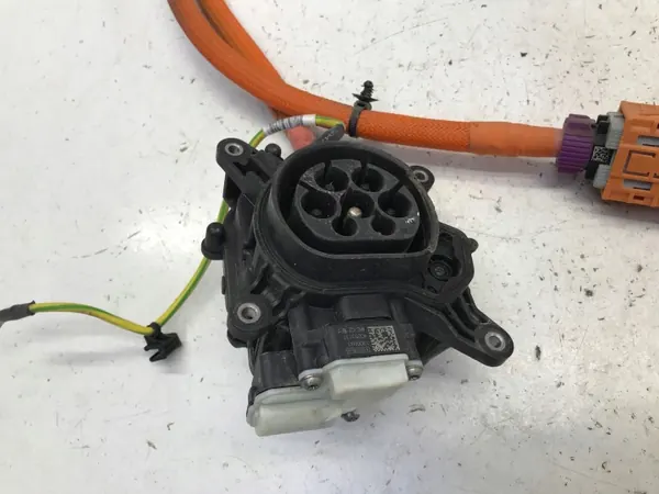 BMW OEM 5A6A8E7 Hochspannungsladebuchse image 3