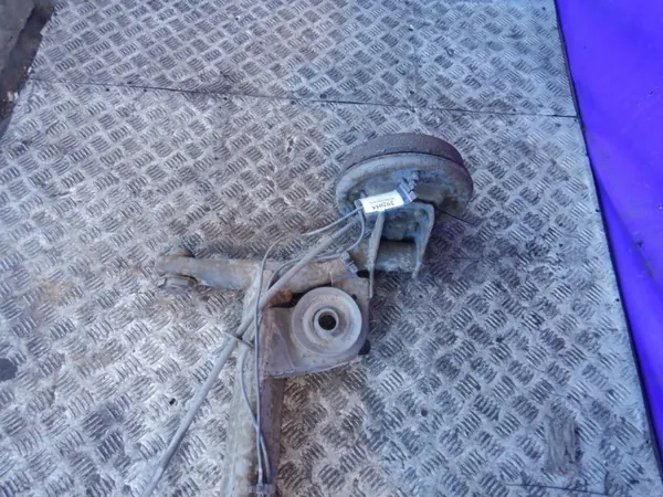 Viga do eixo traseiro Renault OEM Zawada-292055- Usado image 3