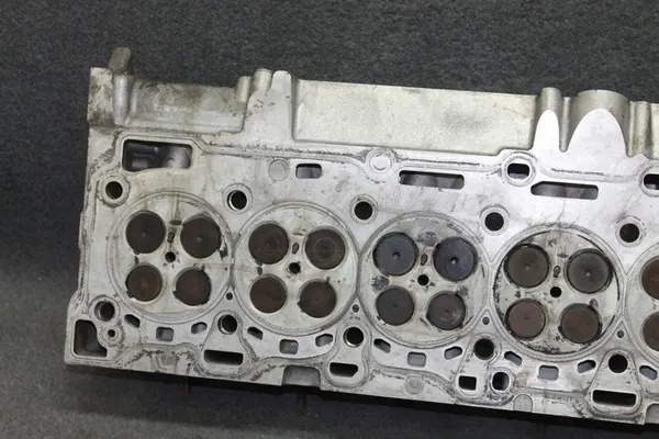 BMW E90 F10 F01 X5 E70 Engine Head N57 7800001 image 9