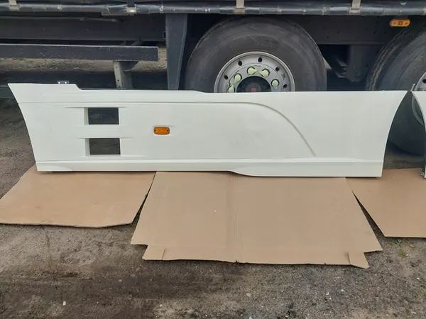 Conjunto de Spoiler DAF XF 106 Usado 2123059 2123053 image 3