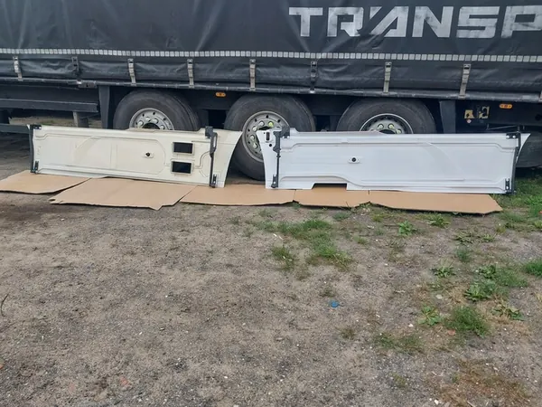 Conjunto de Spoiler DAF XF 106 Usado 2123059 2123053 image 5