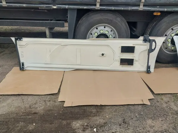 Conjunto de Spoiler DAF XF 106 Usado 2123059 2123053 image 6