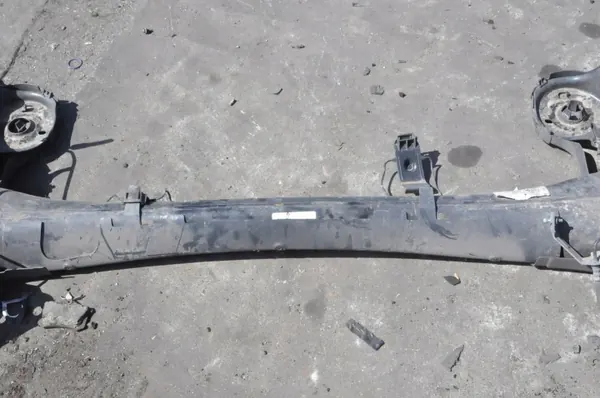 Opel Mokka B bakaxelbalk OEM 252652 image 3