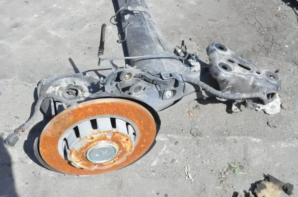 Opel Mokka B bakaxelbalk OEM 252652 image 6