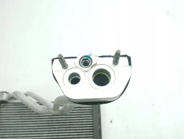Tesla Model 3 2022 Lämmitysydin Ilmastointi OEM 1A1144605 image 3