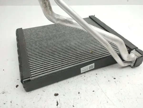 Tesla Model 3 2022 Lämmitysydin Ilmastointi OEM 1A1144605 image 5