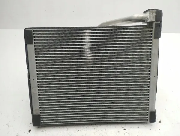 Tesla Model 3 2022 Lämmitysydin Ilmastointi OEM 1A1144605 image 6