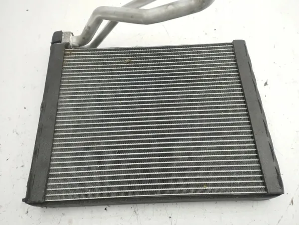 Tesla Model 3 2022 Lämmitysydin Ilmastointi OEM 1A1144605 image 7