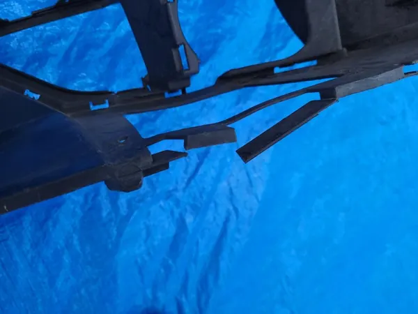 VW Touareg II | Framskärmsspoiler 7P6807061D image 5