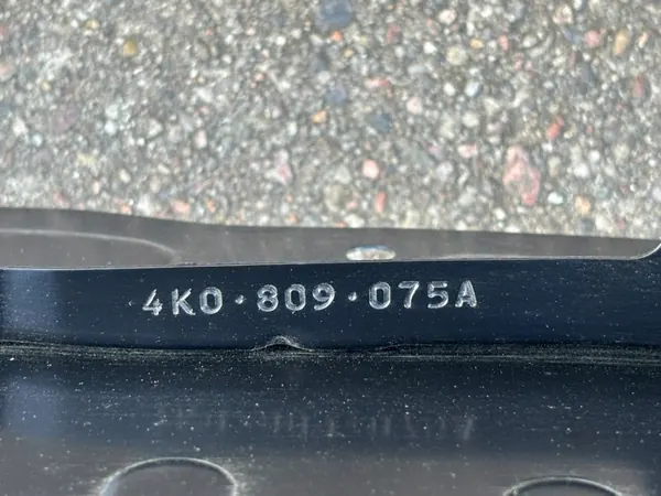 OEM 4K0 809 075A Etu vasen pilarikehys Audi A6 C8:lle image 9