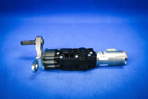 Vasen takaluukun moottori OEM 8W9827851A Audi A4 S4 image 2