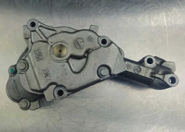 Oljepump OEM 68395006AA för Jeep Grand Cherokee WK2 image 2