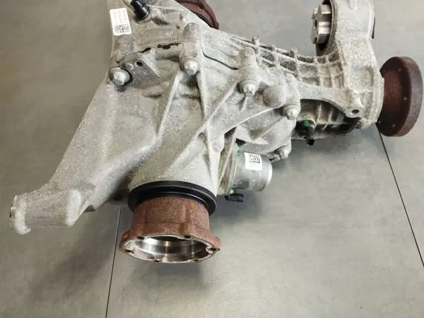 Audi A4 S4 B9 8W Rear Differential 0B0500043G image 3