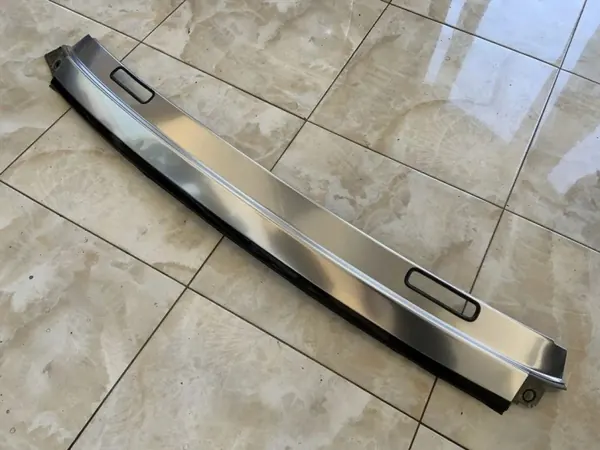 Protection pare-brise avant Audi A5 OEM 8F0853829F image 2