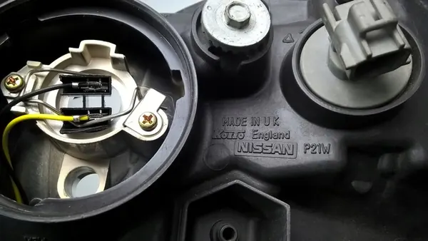 Vasen ajovalo Nissan Almera N16 OEM 26010-BN704 image 10