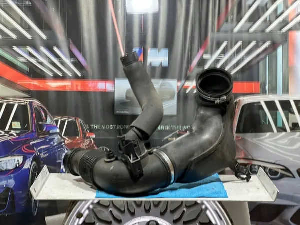 Luftansaugschlauch BMW F30 F31 N20B20B 7605045 image 2