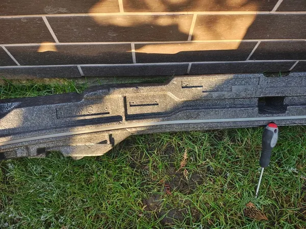 MERCEDES W205 AMG Etuiskunvaimennin Jalankulkija Anturi OEM image 10