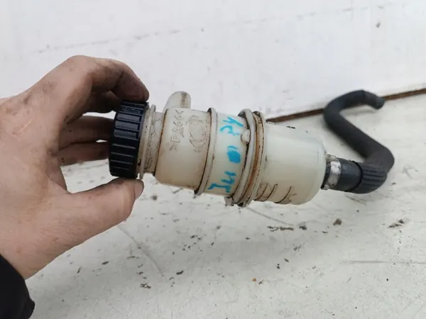 Depósito de líquido de frenos usado para Citroen Jumpy II 2.0 HDI image 5