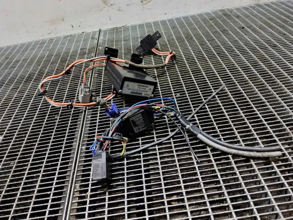 Controladores Ford Kuga I 8V4T19G317BB - Usado image 3