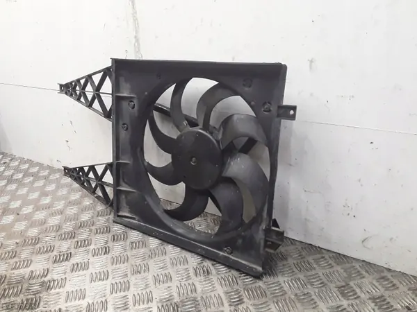 VW Polo jäähdytinpuhallin OEM 6Q0121207 diffuusorilla image 3