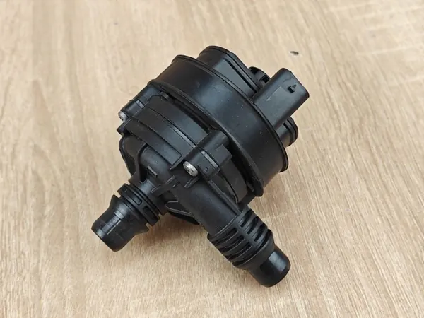 OEM 8651287 vedenkierrätyspumppu BMW 530i:lle image 4