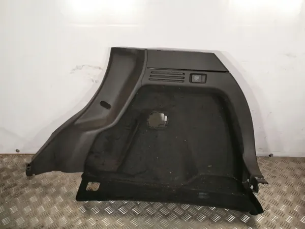 Moldura de maletero Honda HR-V OEM FBZ4134 - Usado image 2