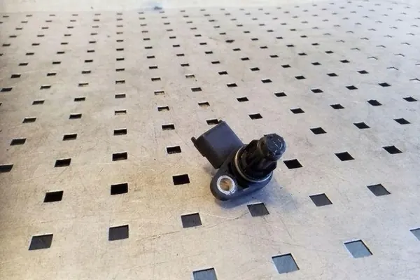 Sensor de posición del árbol de levas HYUNDAI IX35 393002F000 image 3