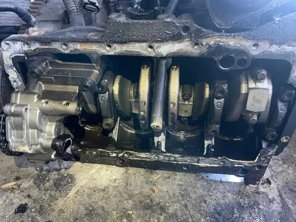 Virabrequim VW GOLF V 2.0 TDI AZV - Peça OEM image 3