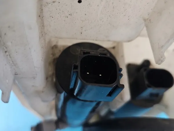 Pesunesteensäiliö OEM 31378731 Volvo S90 II 2016- image 4