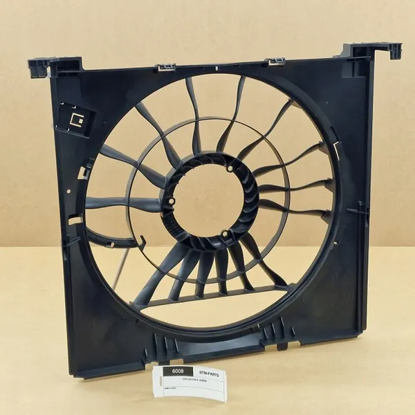 BMW Tuulettimen Kotelo OEM 17427925818 5-sarja G60 G61 image 3