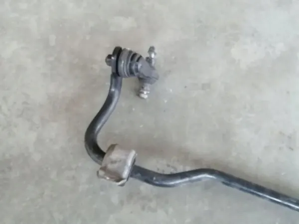 Estabilizador trasero VW Golf VIII OEM 5Q0511305BL image 3